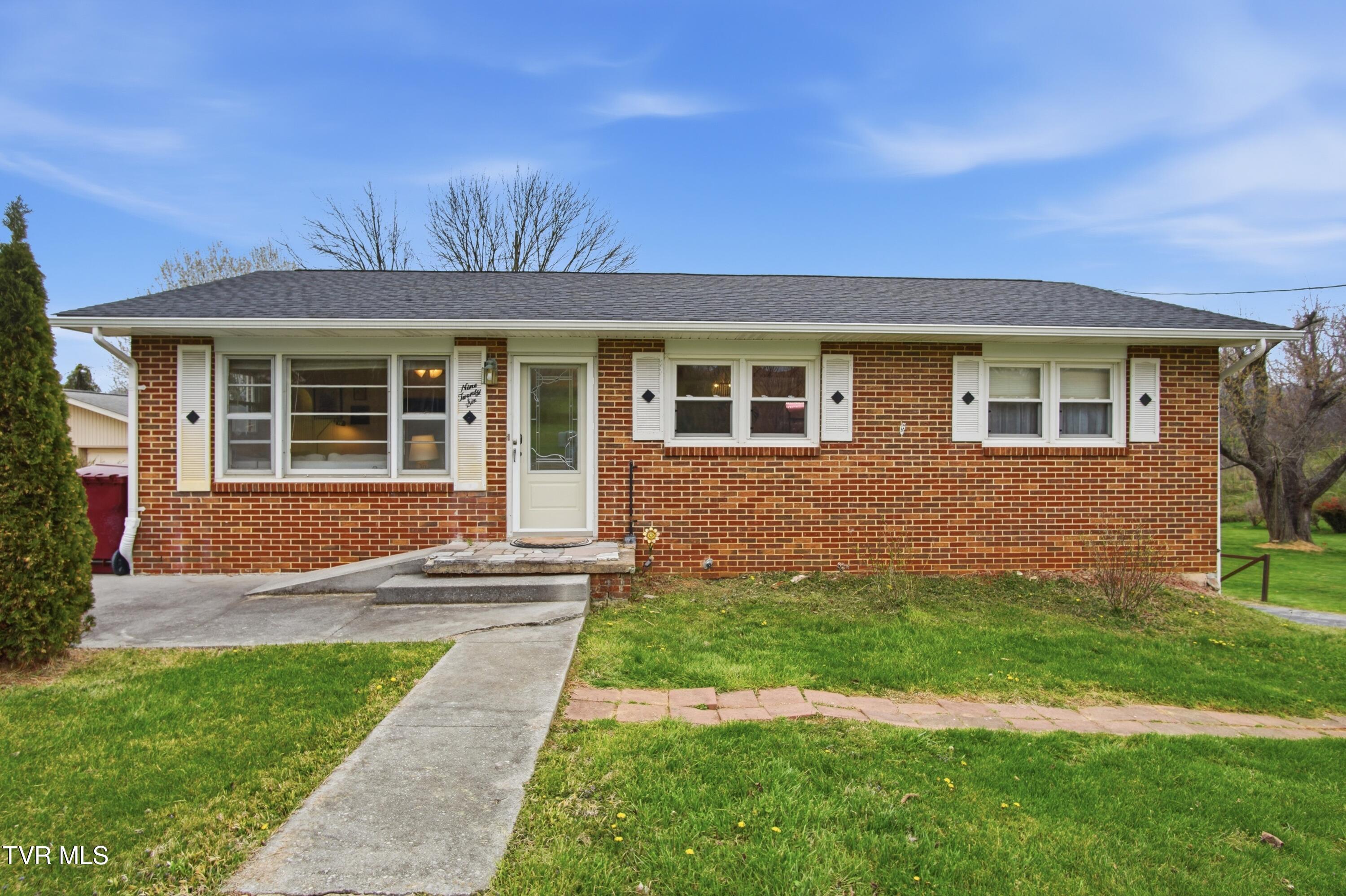 926 East Mountain View Road Johnson City, TN 37601 - Photo 1 of 33 DSC09862