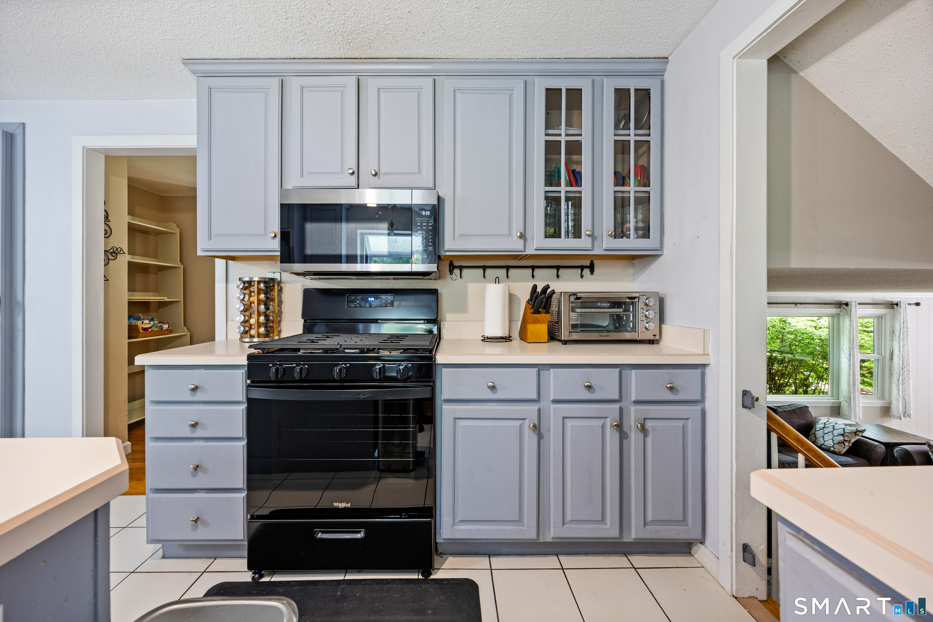 825 Neipsic Road Glastonbury, CT 06033 - Photo 6 of 40