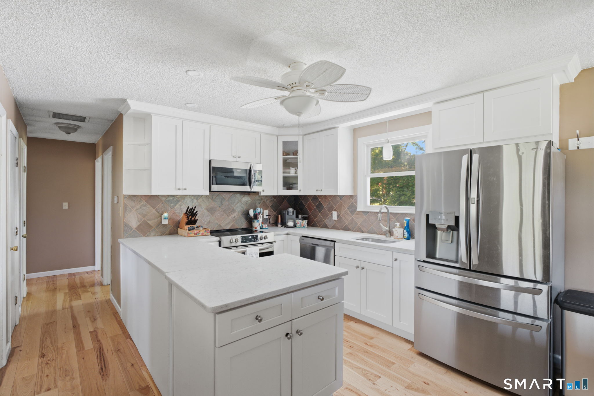 524 Gracey Avenue Meriden, CT 06451 - Photo 5 of 37