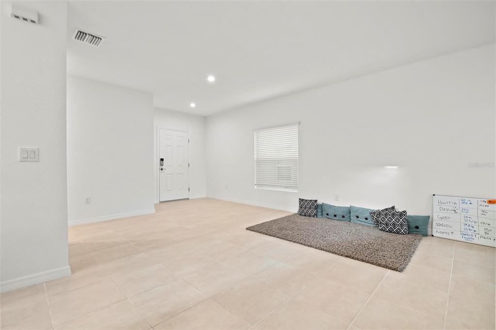 6305 Springmont Loop Palmetto, FL 34221 - Photo 13 of 38