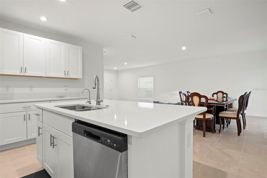 6305 Springmont Loop Palmetto, FL 34221 - Photo 4 of 38