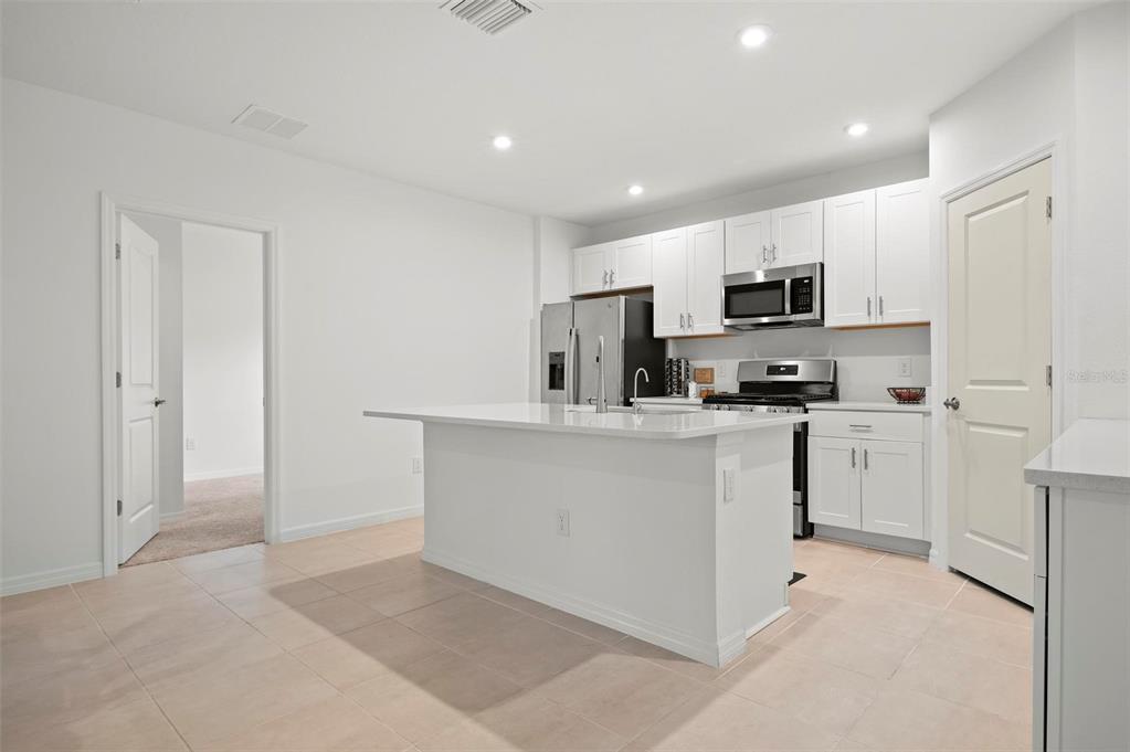 6305 Springmont Loop Palmetto, FL 34221 - Photo 5 of 38