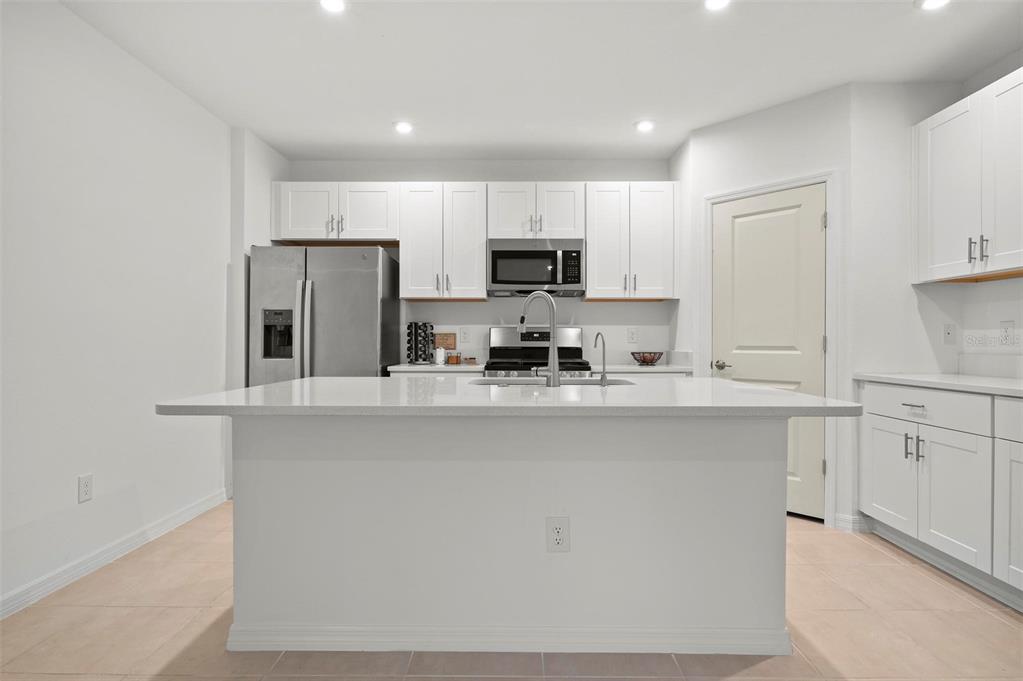 6305 Springmont Loop Palmetto, FL 34221 - Photo 6 of 38