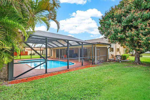 a view of a house with a backyard