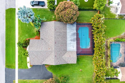 an aerial view of a house having yard