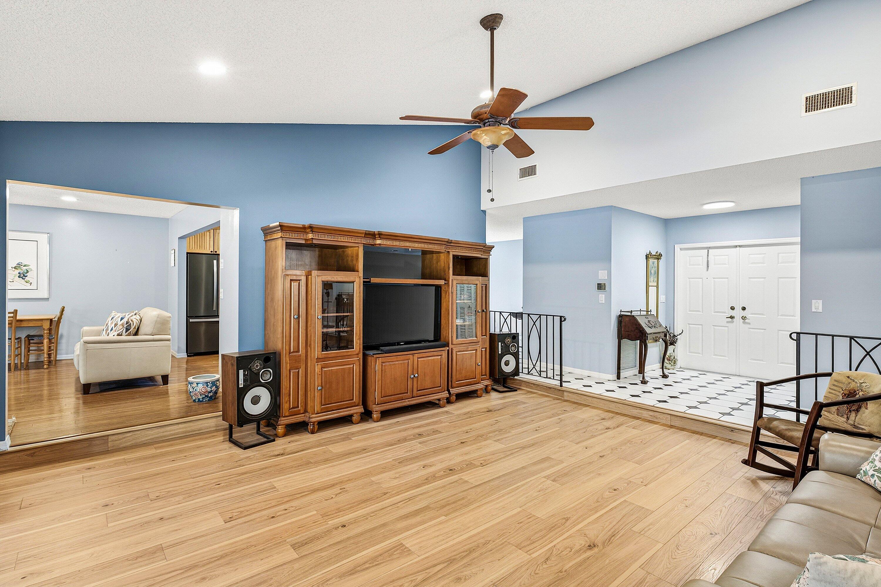 10299 186th Court South Boca Raton, FL 33498 - Photo 7 of 46 Living room