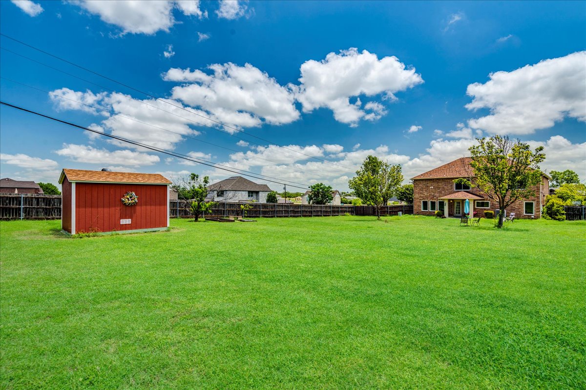 200 South Prairie Lane Georgetown, TX 78633 - Photo 5 of 28 a view of a yard with a fountain