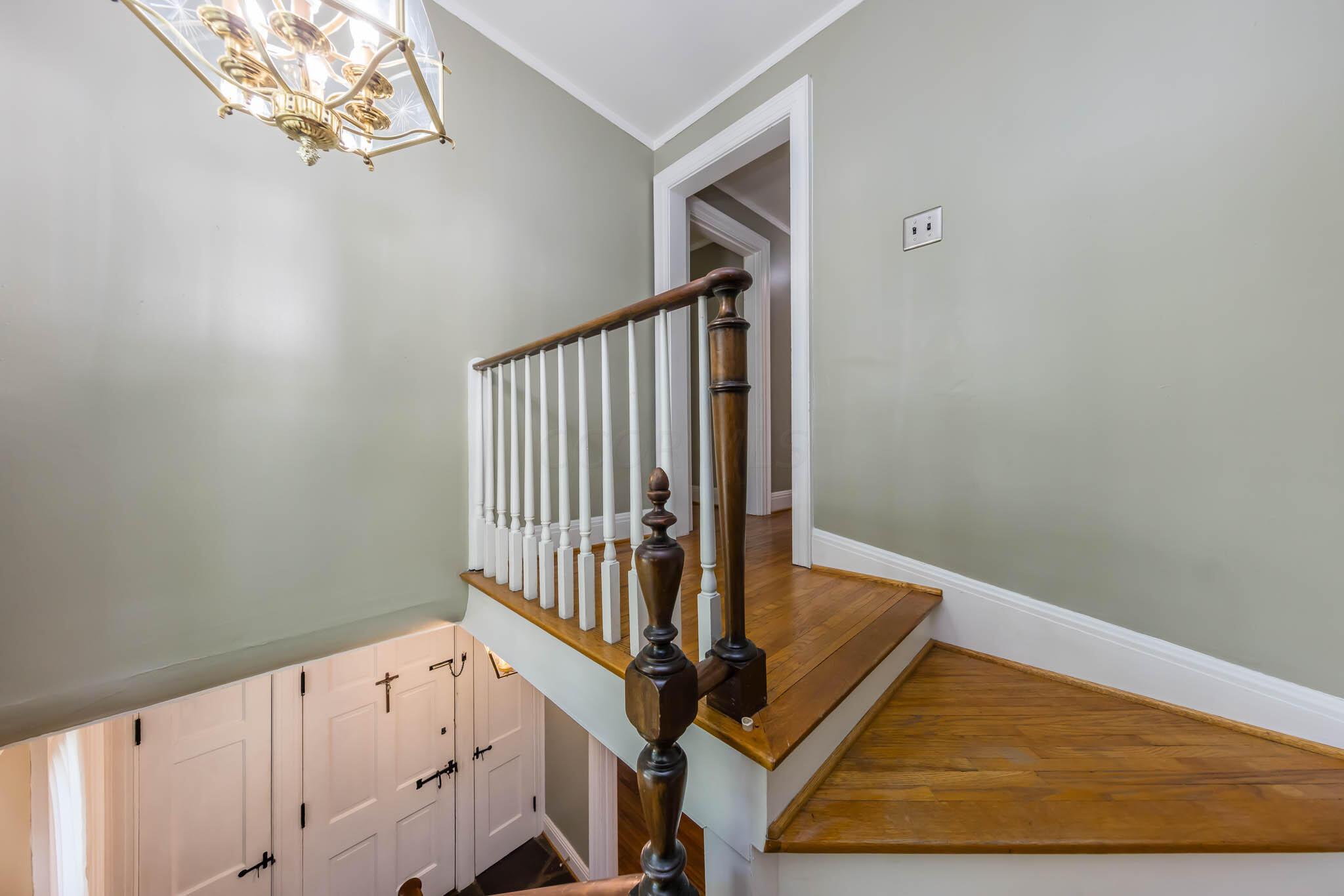 1757 Merrick Road Columbus, OH 43212 - Photo 26 of 40 1757 Merrick Rd-Stairs 3