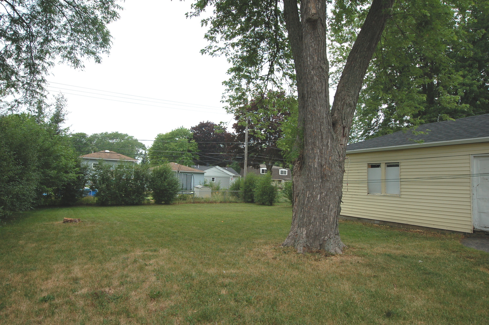 2713 Wilke Road Rolling Meadows, IL 60008 - Photo 13 of 14 a view of a backyard