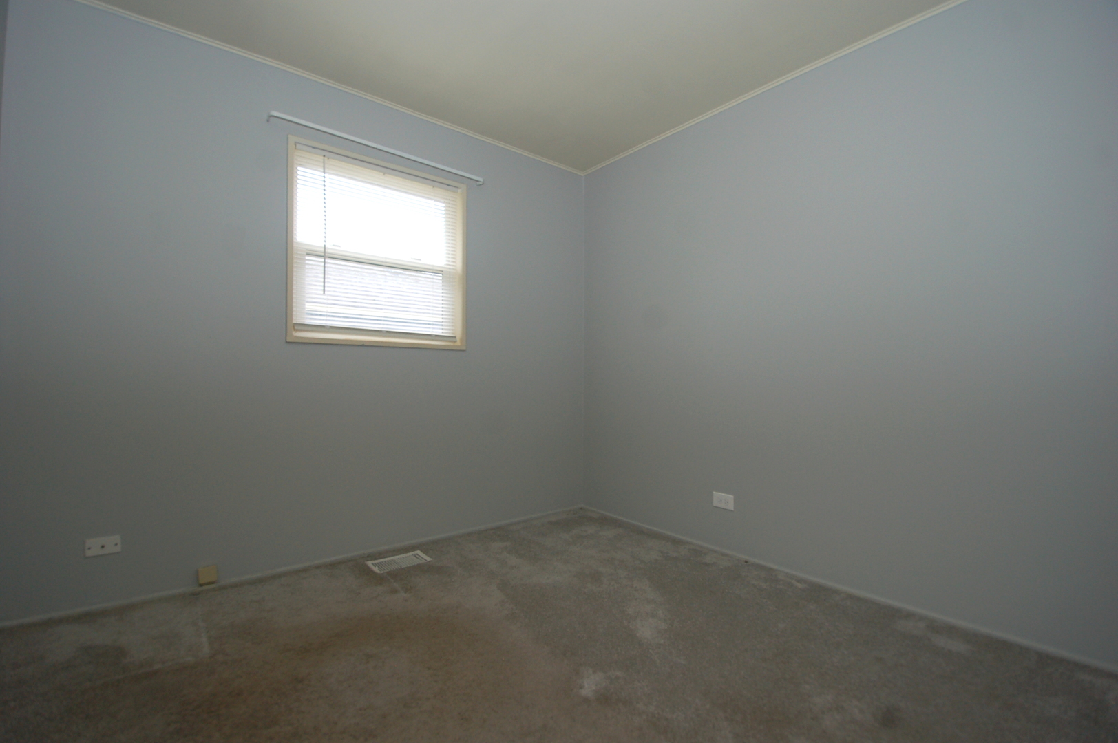 2713 Wilke Road Rolling Meadows, IL 60008 - Photo 10 of 14 an empty room with a window