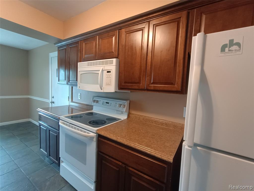 112 Stratford Lane Rochester Hills, MI 48309 - Photo 3 of 37