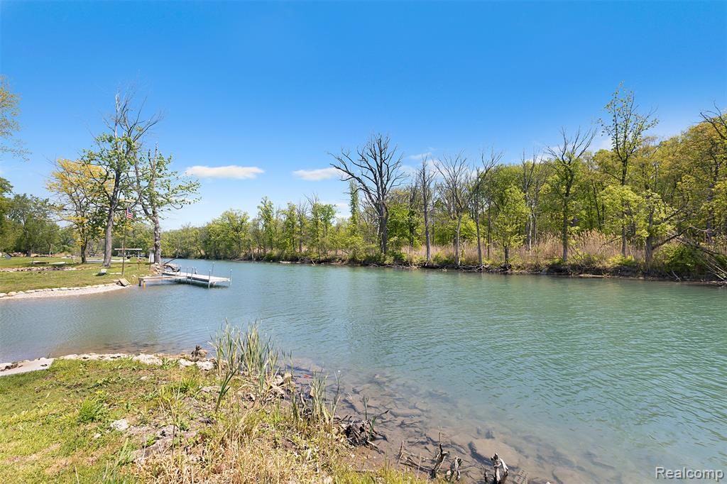 22827 Meridian Road Grosse Ile, MI 48138 - Photo 18 of 44