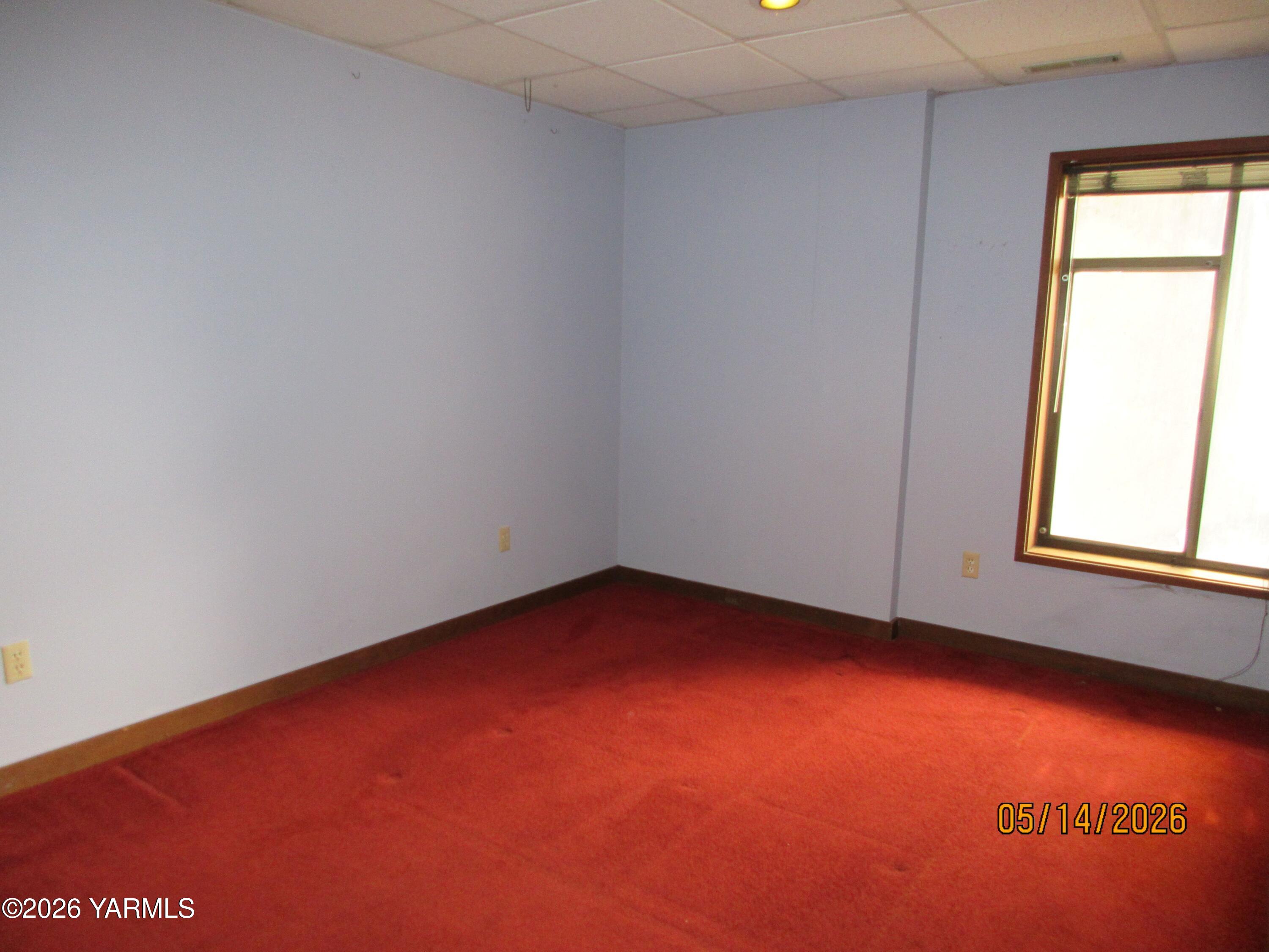 1303 Nightingale Road Wapato, WA 98951 - Photo 17 of 26 an empty room with a window