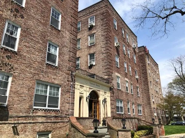 $2,550 | 623 Central Avenue, Unit 306, Cedarhurst, NY 11516