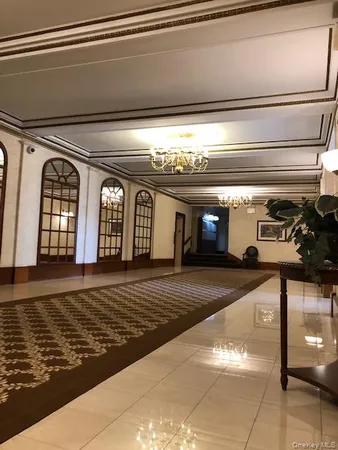 $2,550 | 623 Central Avenue, Unit 306, Cedarhurst, NY 11516