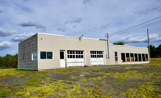 $99,000 | 459 Hartland Avenue, Pittsfield, ME 04967