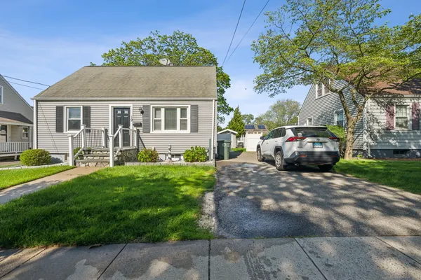 $1,000 | 19 South Kerema Avenue, Milford, CT 06460
