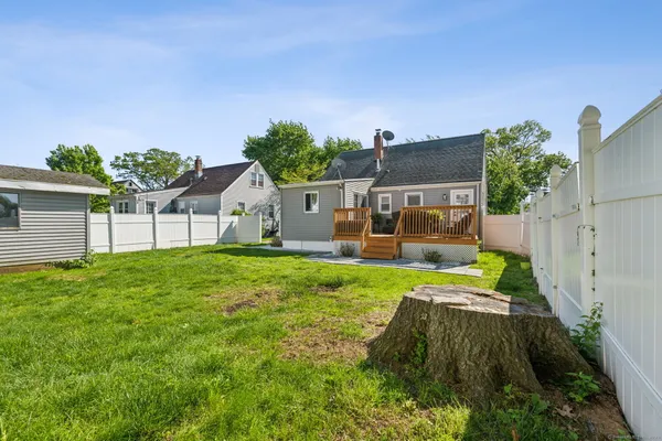$1,000 | 19 South Kerema Avenue, Milford, CT 06460