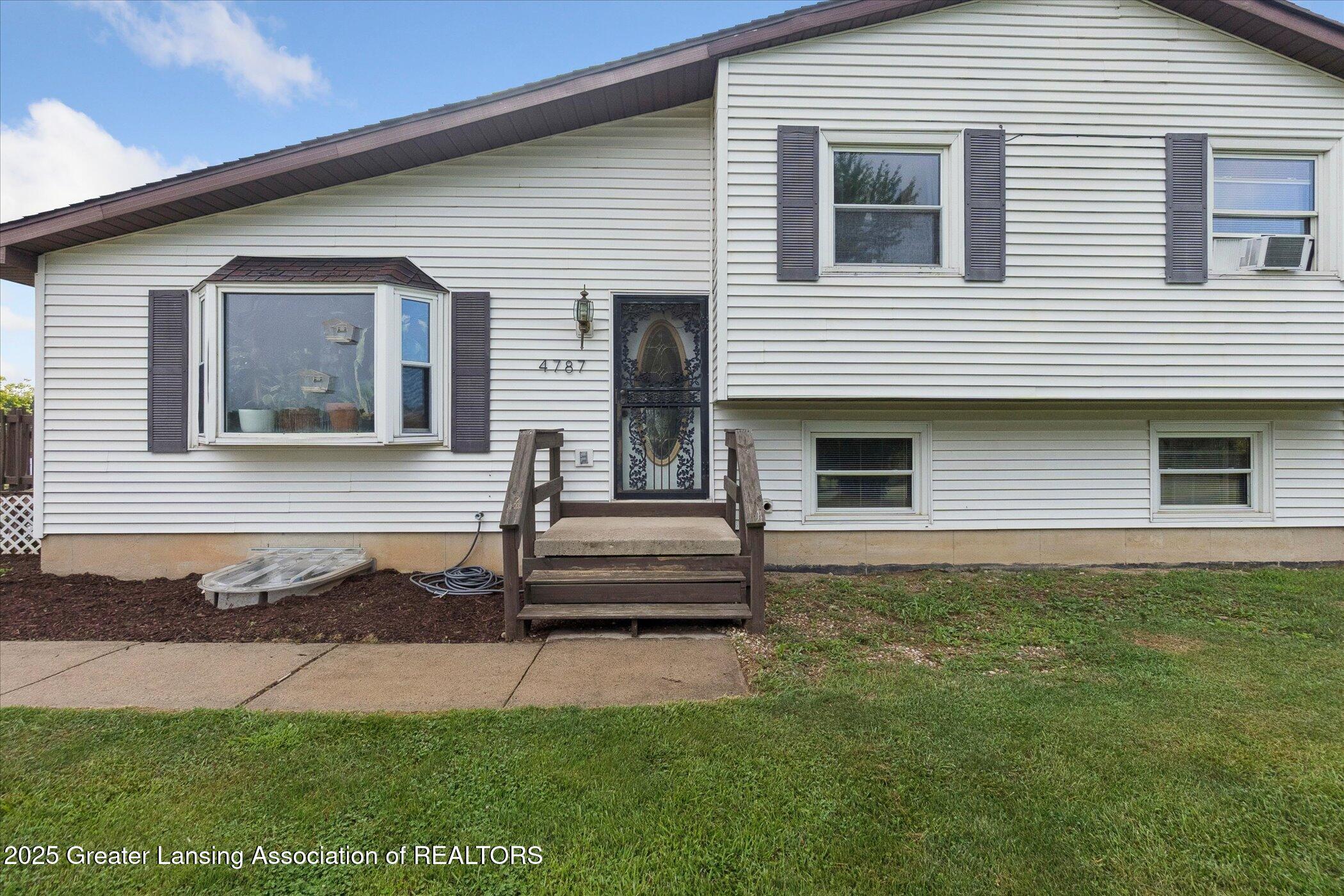 4787 South St Clair Road St. Johns, MI 48879 - Photo 5 of 56 05-4787-S-St-Clair-Rd-St-Johns-MI-48879-
