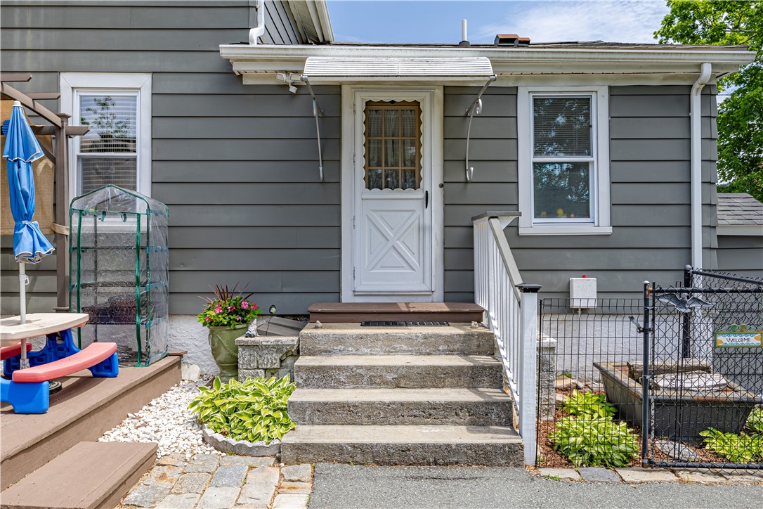 43 Duane Street Warwick, RI 02818 - Photo 8 of 21