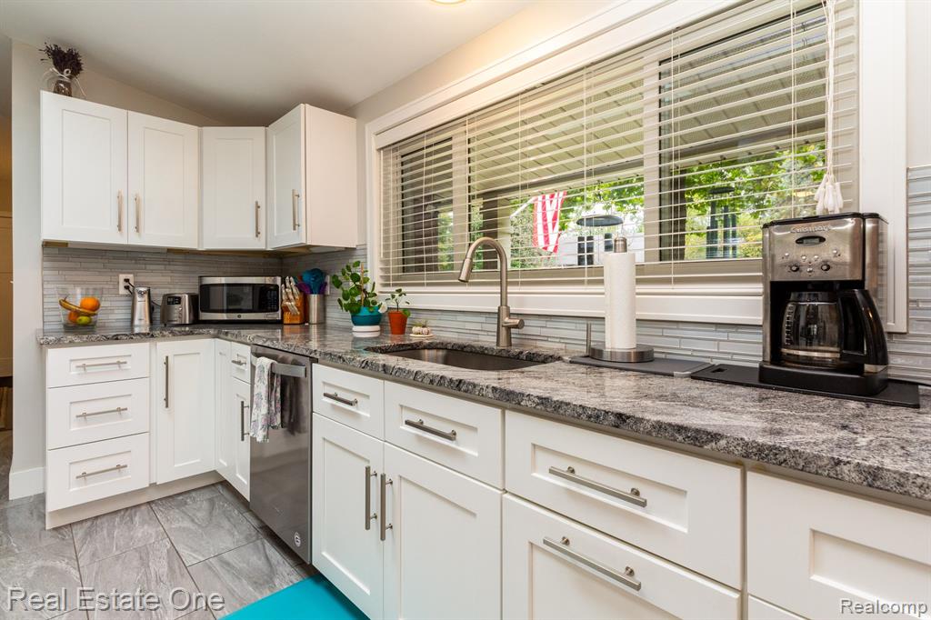 2331 Rusk Road Rochester Hills, MI 48306 - Photo 7 of 46