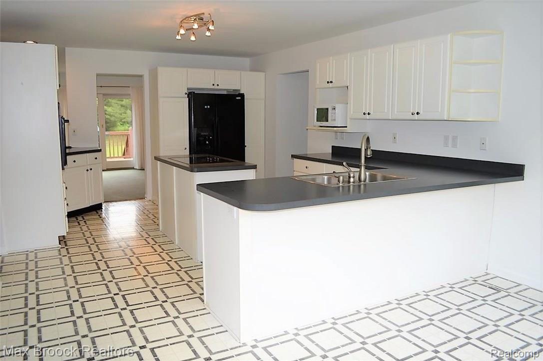 10240 Washburn Road Goodrich, MI 48438 - Photo 19 of 39 Breakfast room, a 2nd snack bar, and even a walk-in pantry!