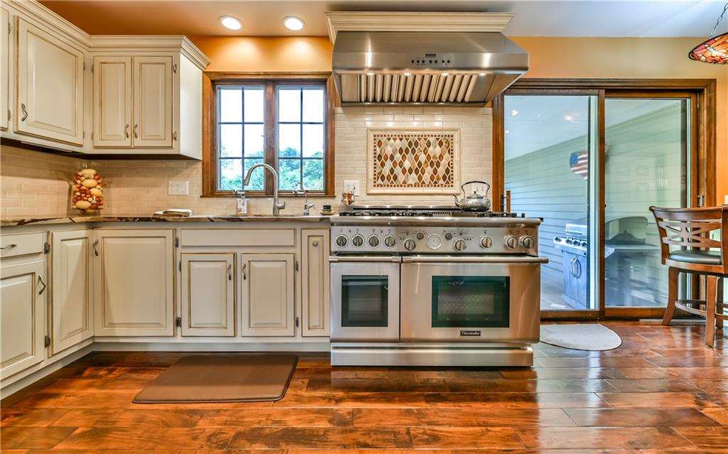 2785 Clearview Road Allison Park, PA 15101 - Photo 6 of 25 Thermador Gas Range and Hood!- "The Ultimate Culinary Center"