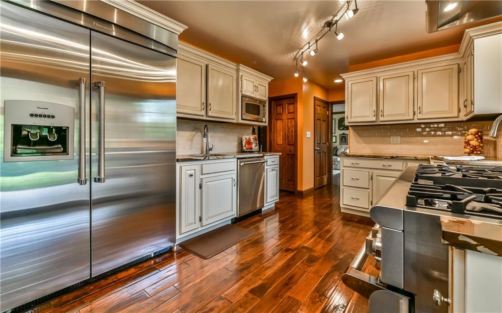2785 Clearview Road Allison Park, PA 15101 - Photo 8 of 25 Thermador Side by Side Refrigerator!