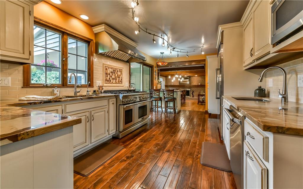 2785 Clearview Road Allison Park, PA 15101 - Photo 9 of 25 Exceptional Renovation in this Expertly Designed Kitchen with High End Cabinets, Appliances and Exquisite Granite!