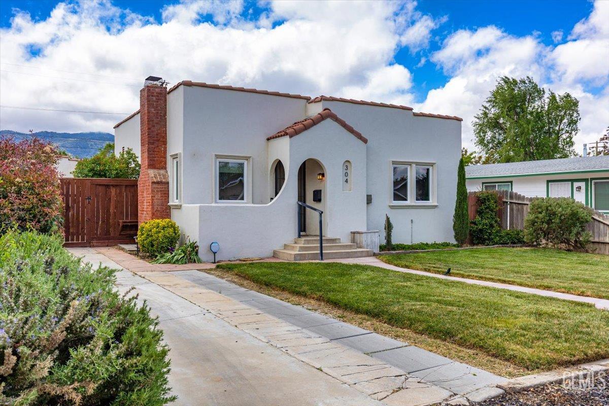 Undisclosed Address Tehachapi, CA 93561 - Photo 29 of 46 a front view of a house with garden
