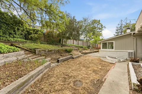 a view of backyard of the house
