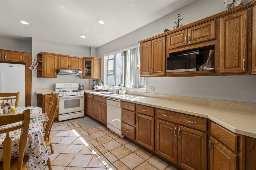 87 Hamilton Street Boston, MA 02125 - Photo 5 of 39