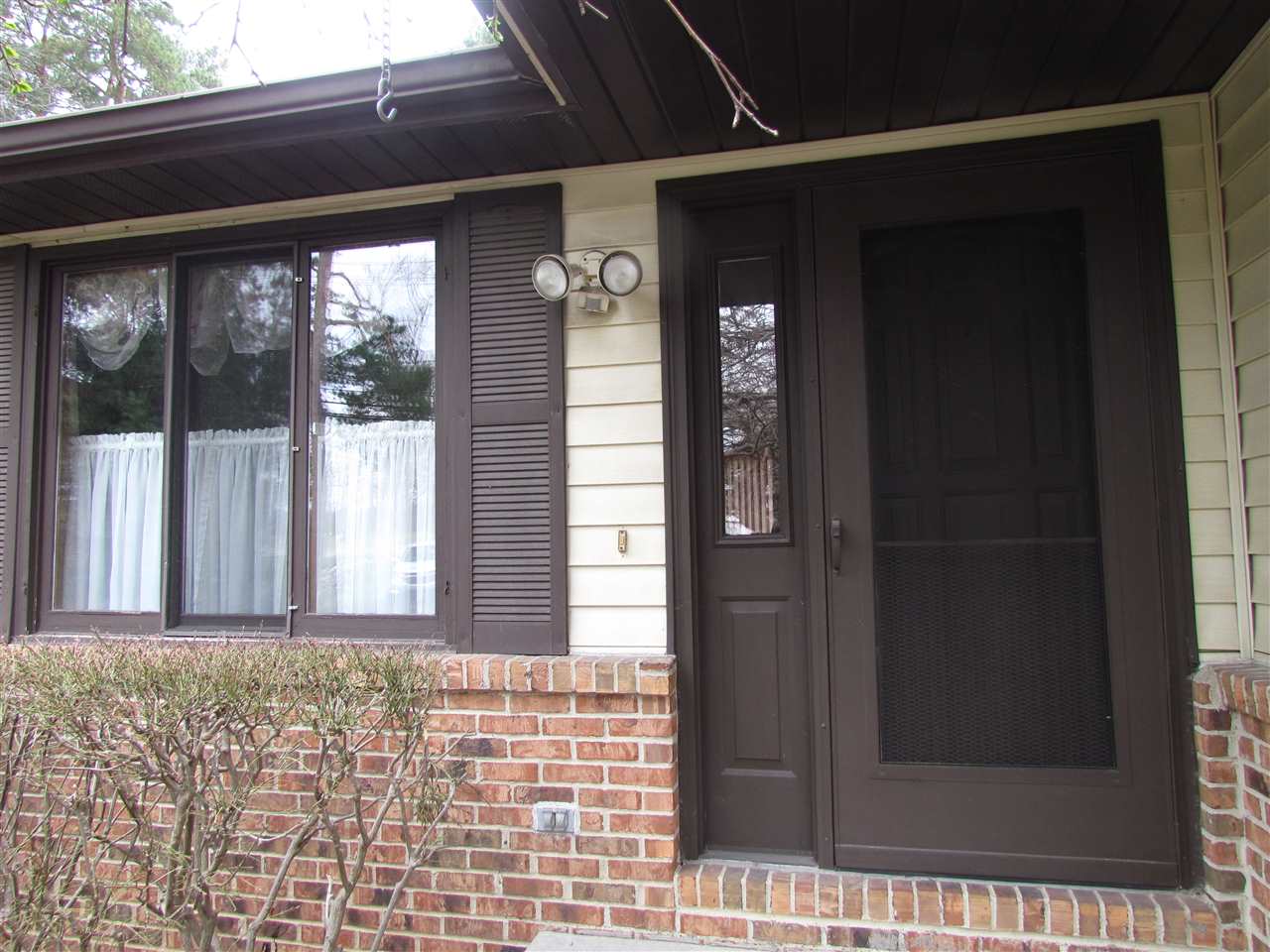 5486 Clarkston Road Clarkston, MI 48348 - Photo 4 of 31 31377006-3.JPG