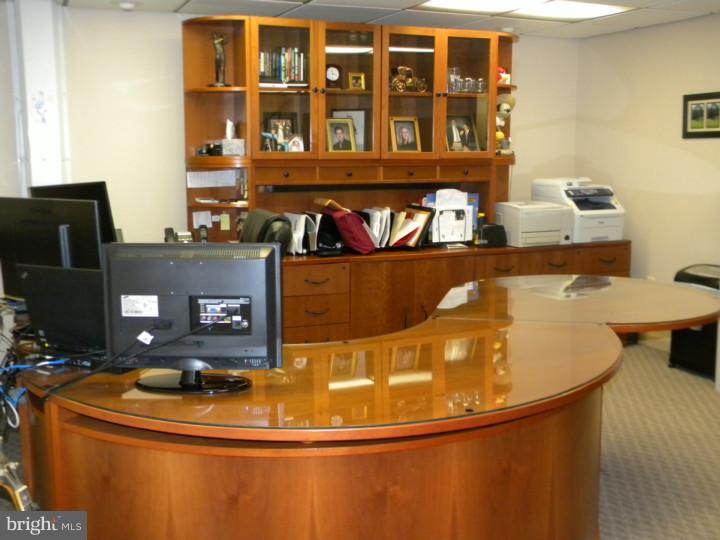 425 Country Club Road Phoenixville, PA 19460 - Photo 18 of 25 Office / Study