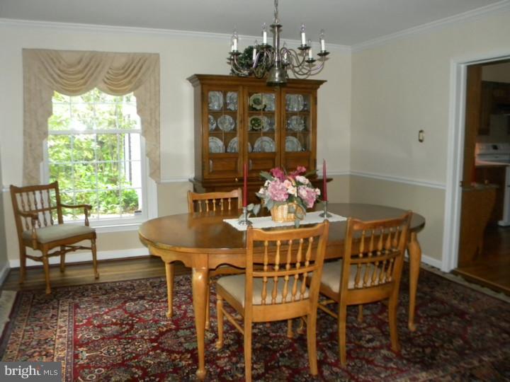 425 Country Club Road Phoenixville, PA 19460 - Photo 4 of 25 Dining Room