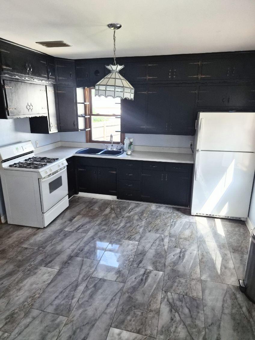 529 West Boulevard Racine, WI 53405 - Photo 8 of 25 kitchen 3