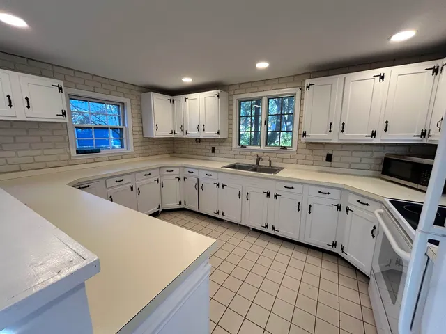 $3,800 | 23 Garfield Street, Exeter, NH 03833