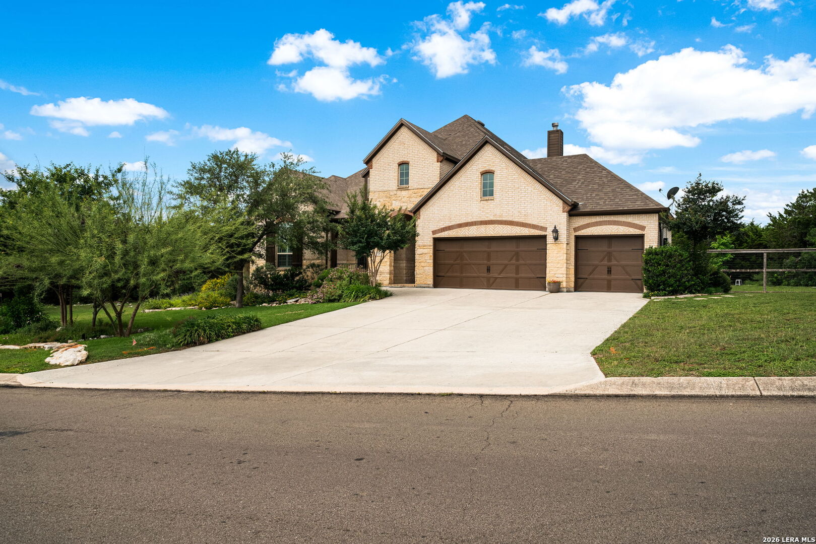 13207 Trotting Path Helotes, TX 78023 - Photo 4 of 39