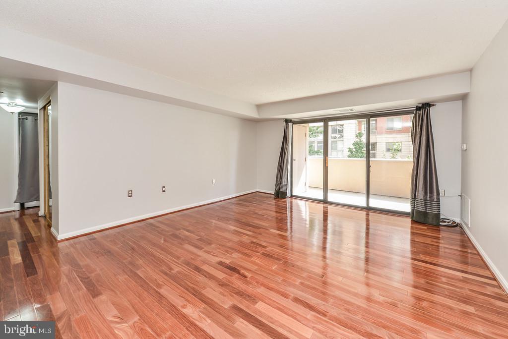 1301 North Courthouse Road, Unit 612 Arlington, VA 22201 - Photo 4 of 27