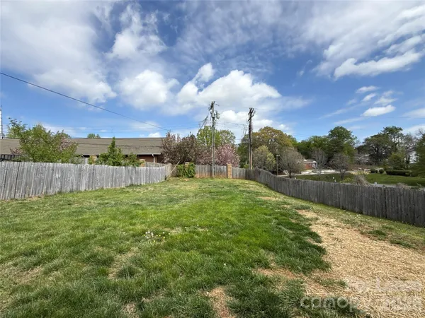 $1,900 | 2520 Brentwood Place, Charlotte, NC 28208