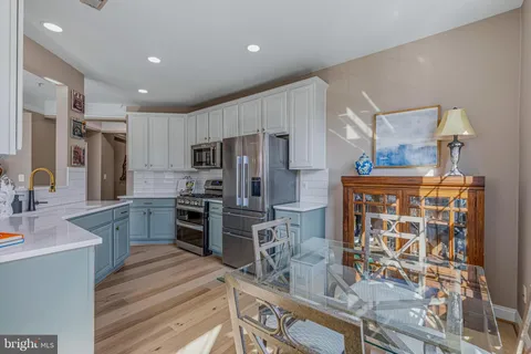 $819,000 | 828 Slaters Lane, Unit 206, Alexandria, VA 22314