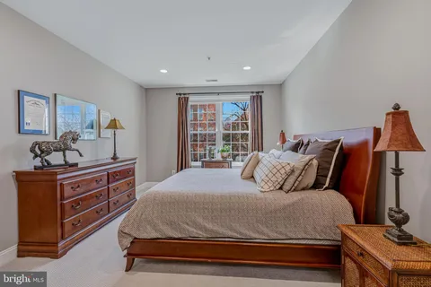 $819,000 | 828 Slaters Lane, Unit 206, Alexandria, VA 22314