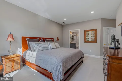 $819,000 | 828 Slaters Lane, Unit 206, Alexandria, VA 22314