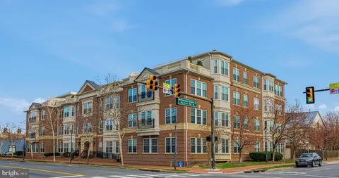 $819,000 | 828 Slaters Lane, Unit 206, Alexandria, VA 22314