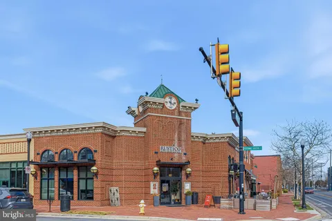 $819,000 | 828 Slaters Lane, Unit 206, Alexandria, VA 22314