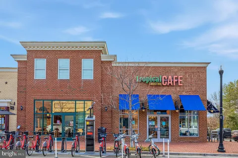 $819,000 | 828 Slaters Lane, Unit 206, Alexandria, VA 22314