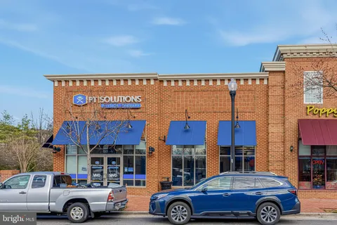 $819,000 | 828 Slaters Lane, Unit 206, Alexandria, VA 22314