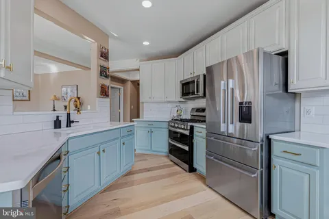 $819,000 | 828 Slaters Lane, Unit 206, Alexandria, VA 22314