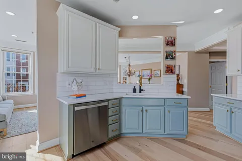 $819,000 | 828 Slaters Lane, Unit 206, Alexandria, VA 22314