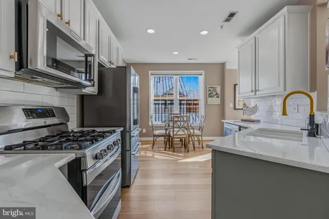 $819,000 | 828 Slaters Lane, Unit 206, Alexandria, VA 22314